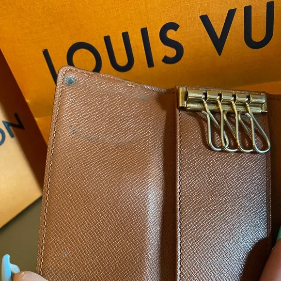 Louis Vuitton 4 Key Holder ~ Authentic - Picture 6 of 12